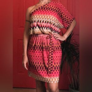 Preowned Maggy London dress one sleeved, split sleeve dress